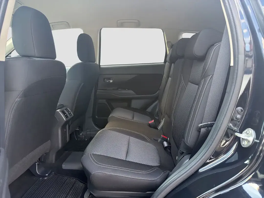 Mitsubishi Outlander - Thumbnail 18