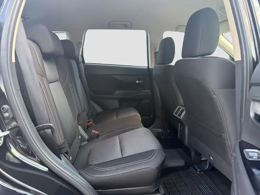 Mitsubishi Outlander - Thumbnail 19
