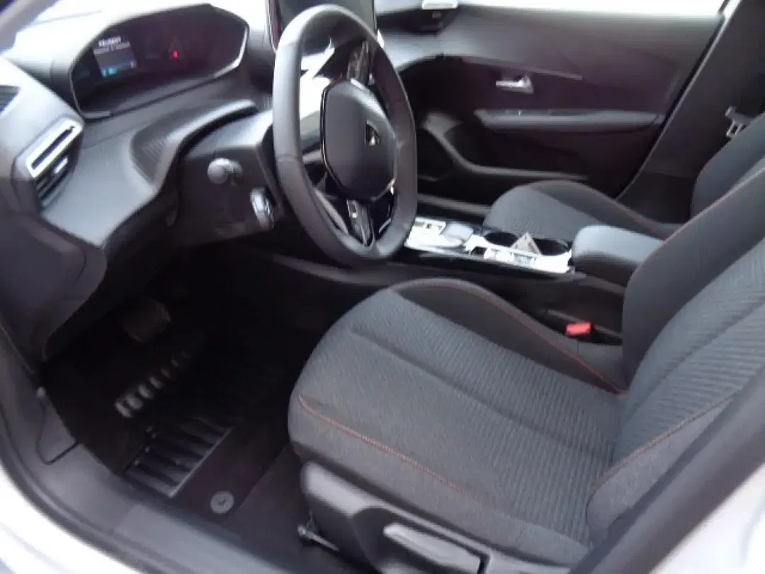 Peugeot e-208 - Thumbnail 11