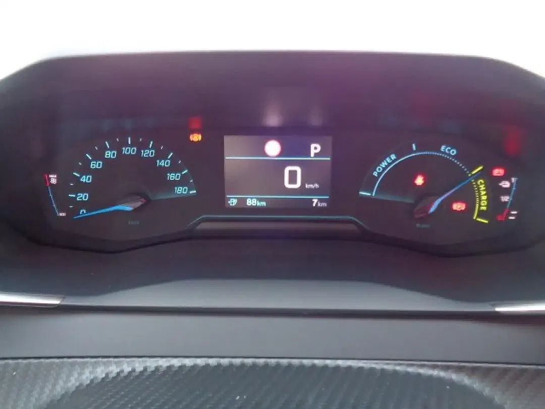 Peugeot e-208 - Thumbnail 12