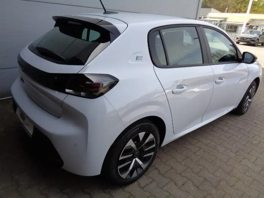Peugeot e-208 - Thumbnail 7
