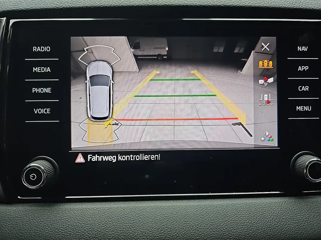Skoda Karoq - Thumbnail 10