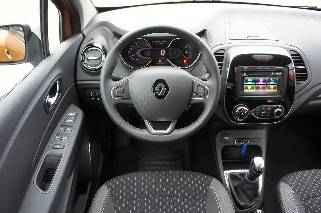 Renault Captur - Thumbnail 9