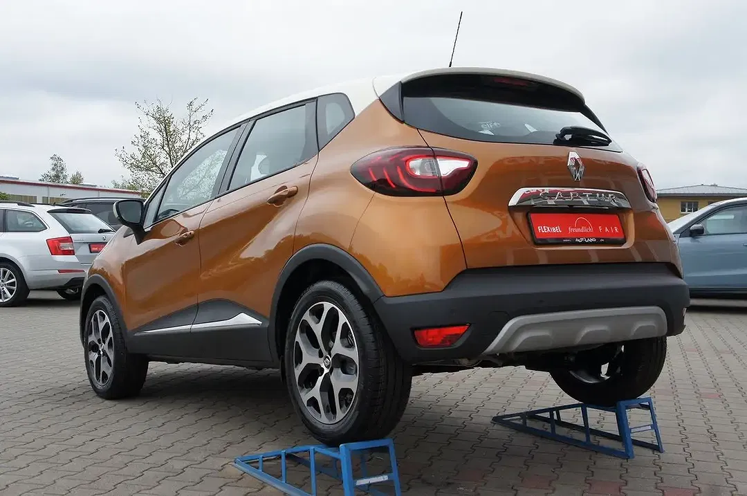 Renault Captur - Thumbnail 2