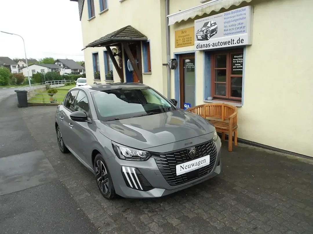 Peugeot 208 - Thumbnail 1