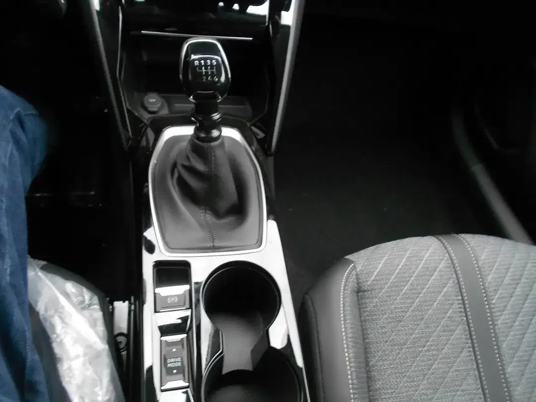 Peugeot 208 - Thumbnail 12