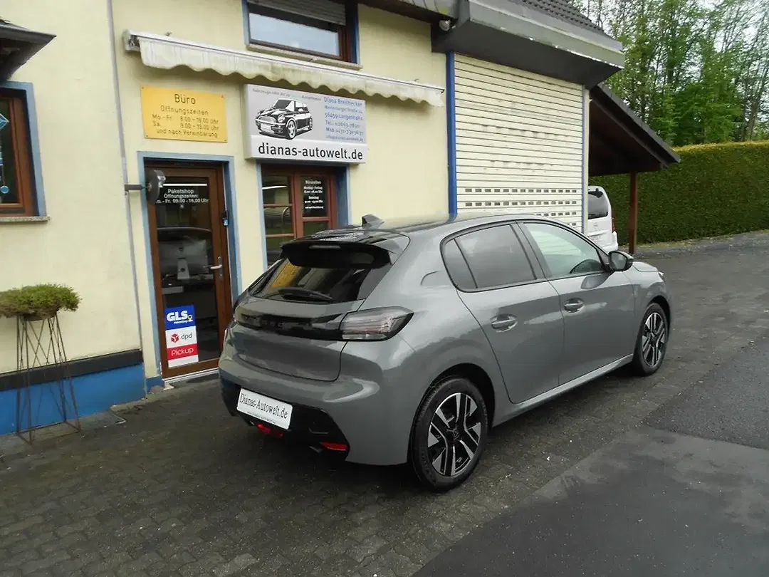 Peugeot 208 - Thumbnail 2