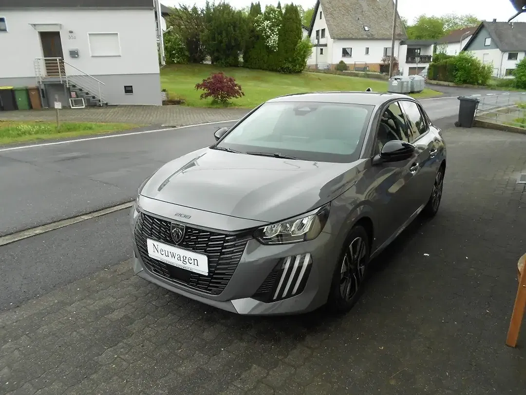 Peugeot 208 - Thumbnail 4