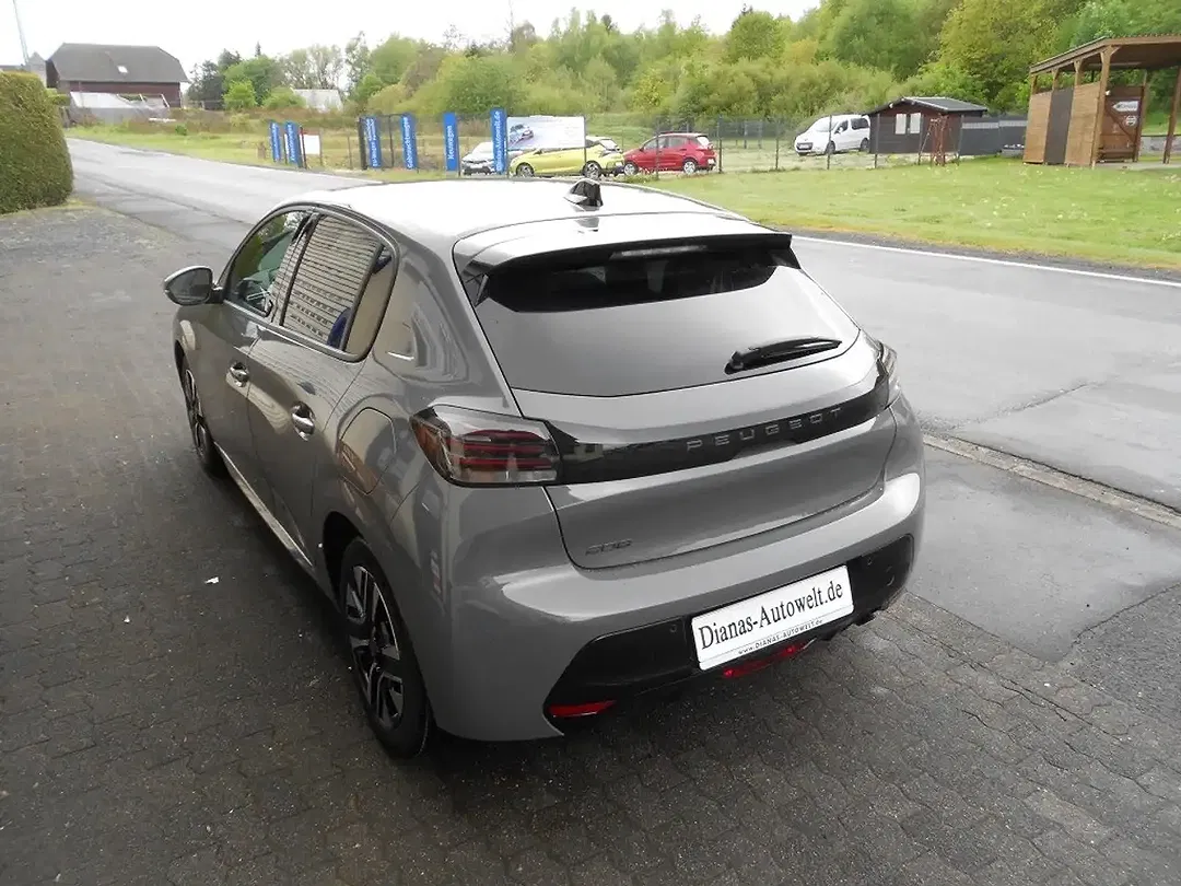 Peugeot 208 - Thumbnail 5