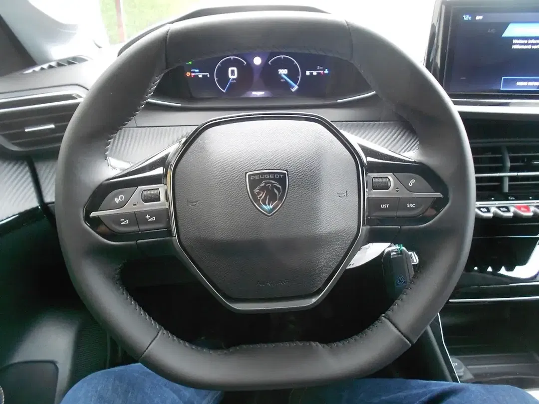 Peugeot 208 - Thumbnail 6