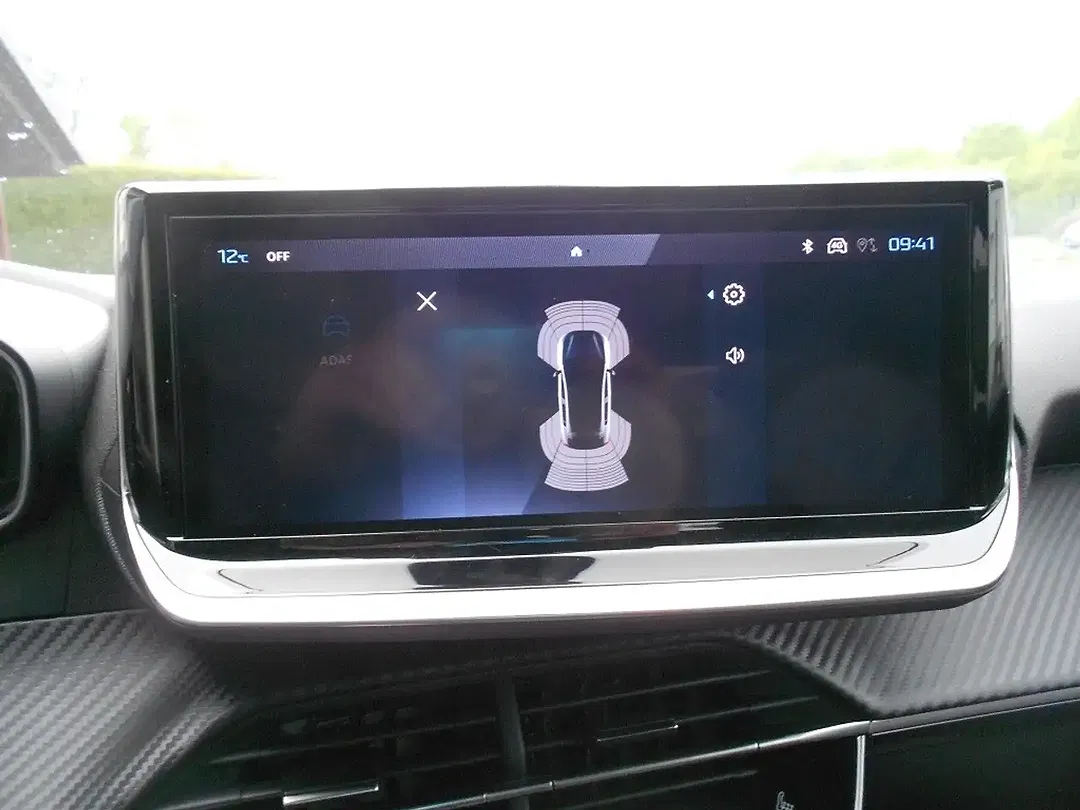 Peugeot 208 - Thumbnail 9