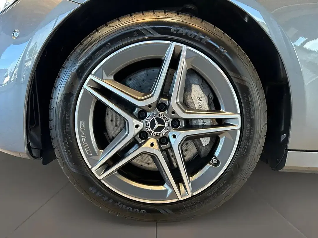 Mercedes-Benz E 300 - Thumbnail 9