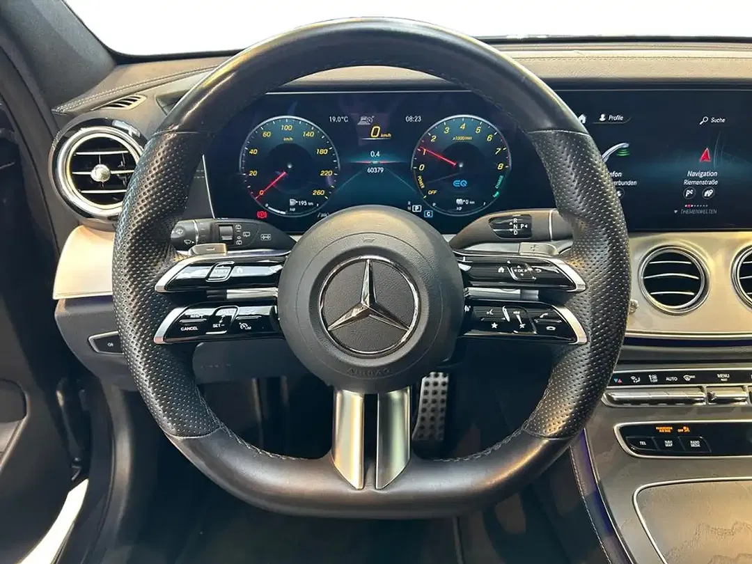 Mercedes-Benz E 300 - Thumbnail 11