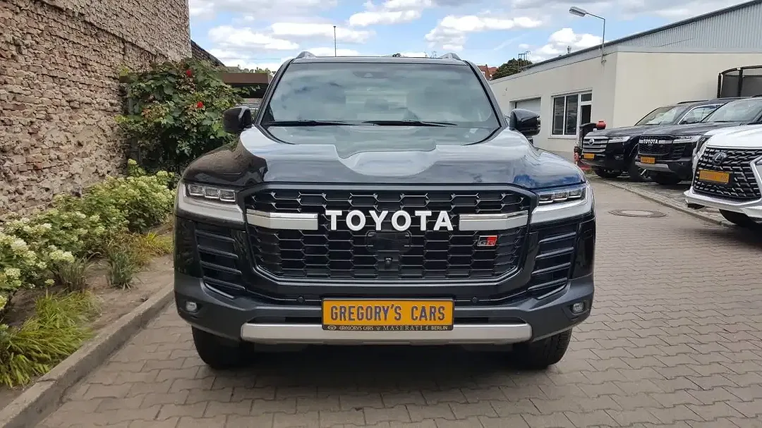 Toyota Land Cruiser - Thumbnail 4