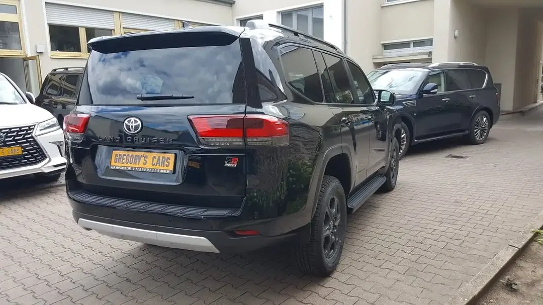 Toyota Land Cruiser - Thumbnail 6