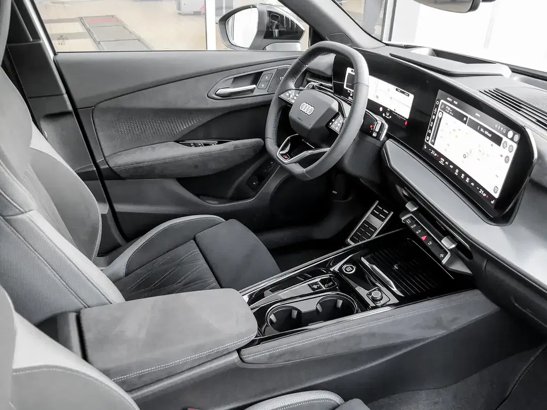 Audi Q3 - Thumbnail 3