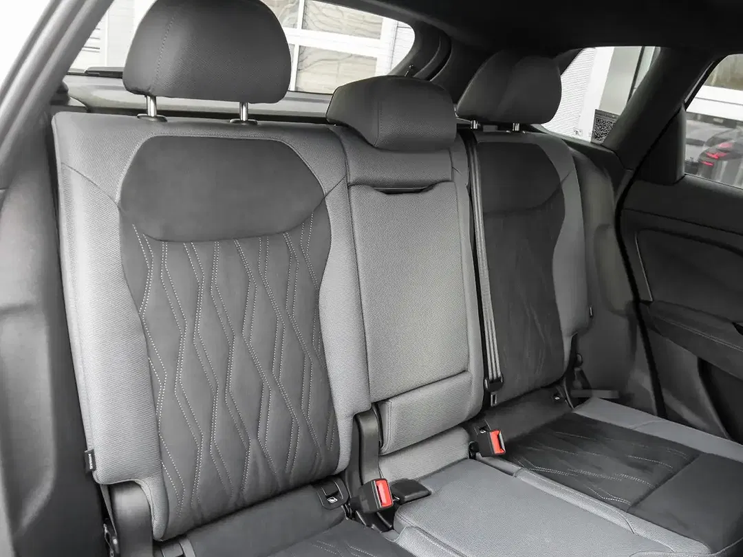 Audi Q3 - Thumbnail 4