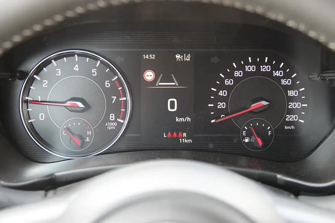 Suzuki Swift - Thumbnail 11