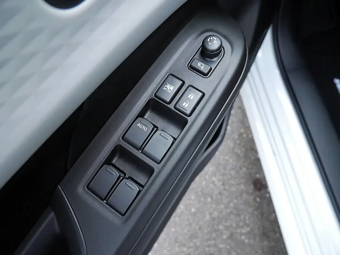 Suzuki Swift - Thumbnail 10