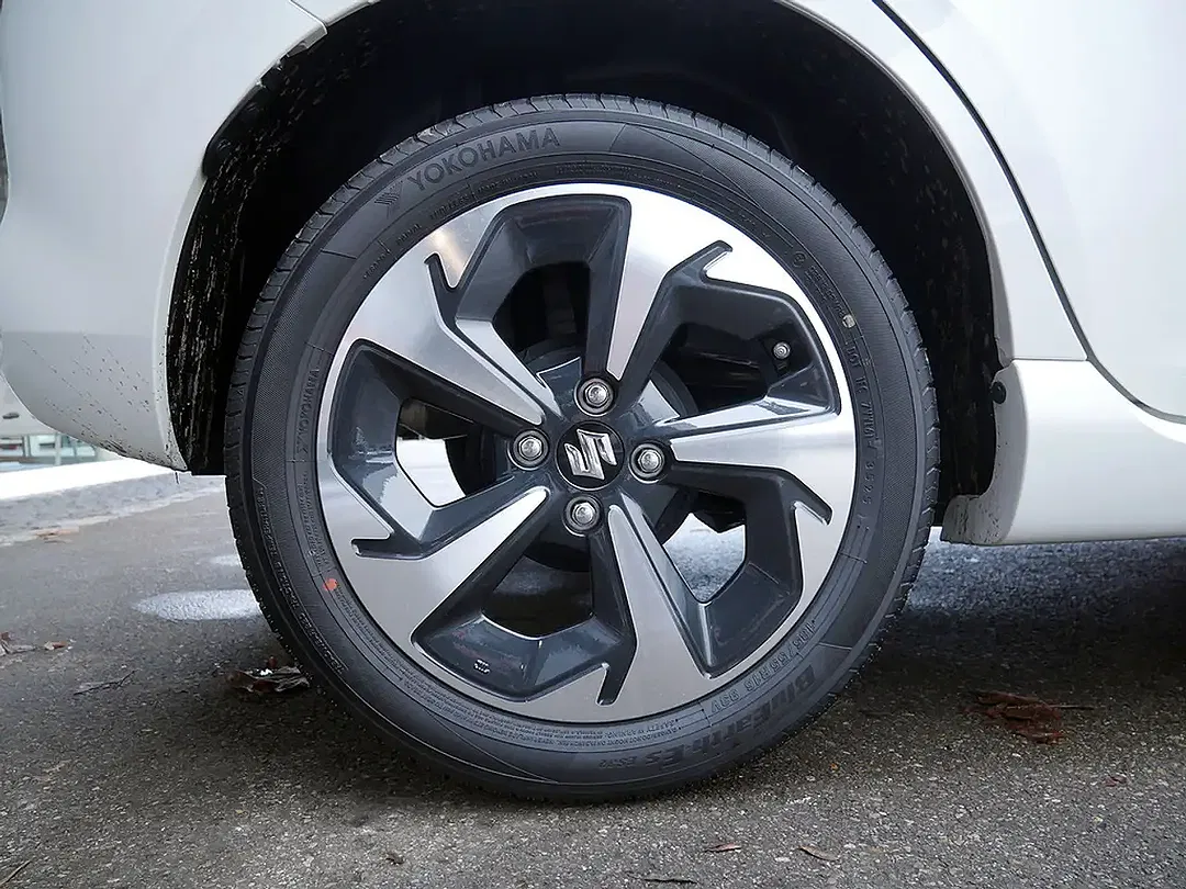 Suzuki Swift - Thumbnail 7