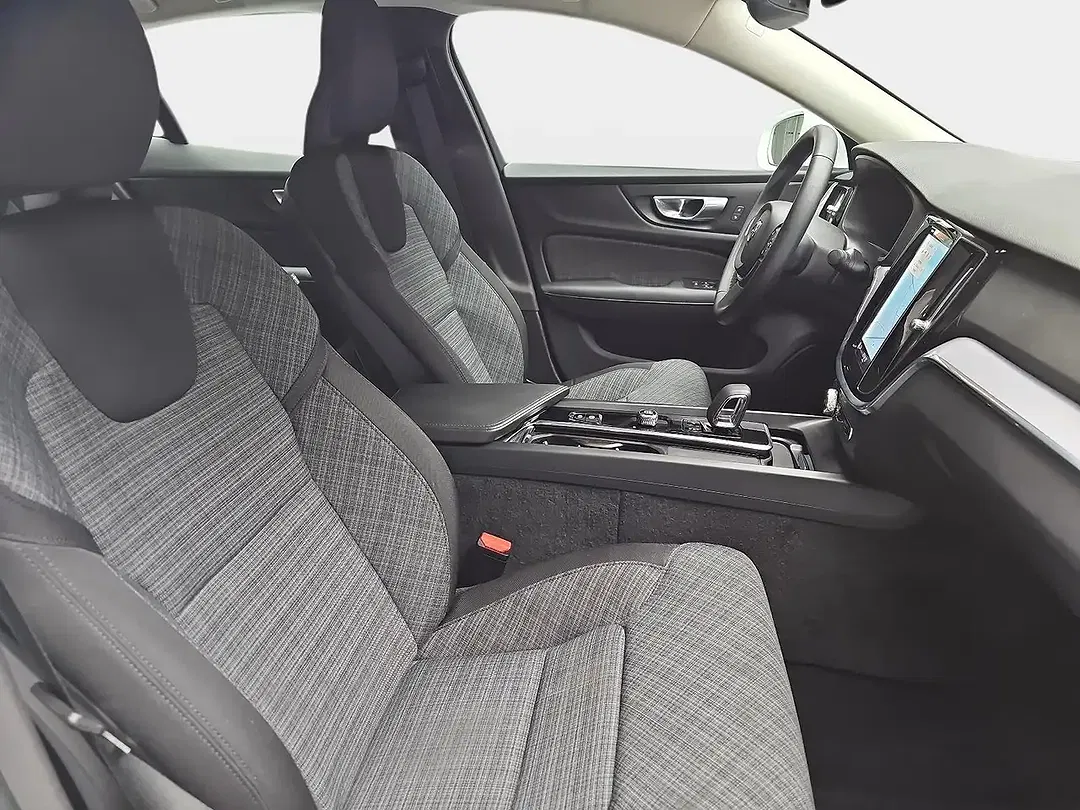 Volvo S60 - Thumbnail 9