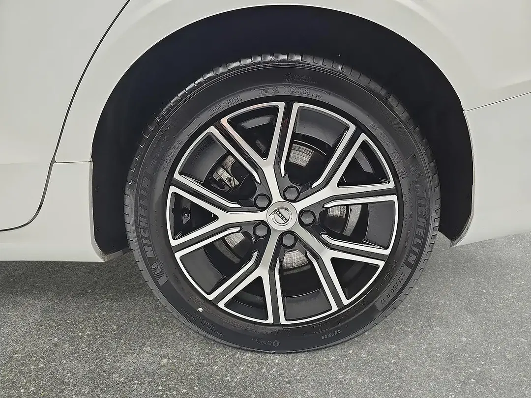 Volvo S60 - Thumbnail 4