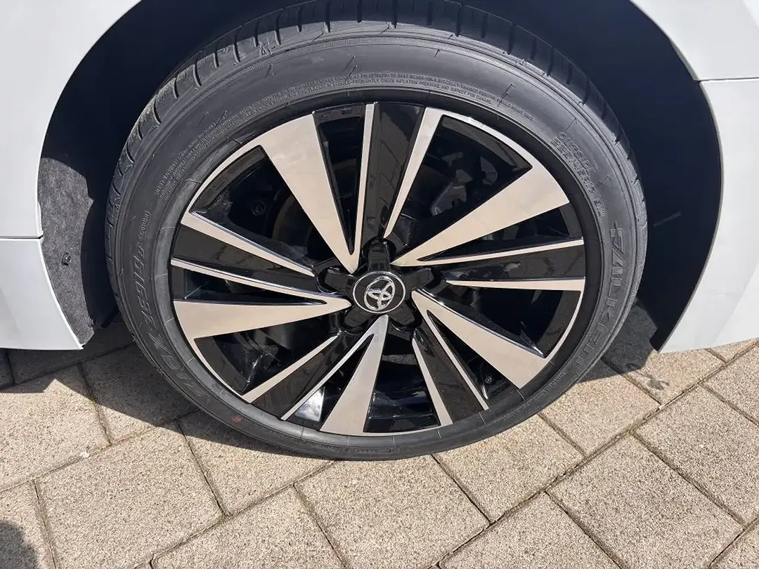 Toyota Corolla - Thumbnail 10