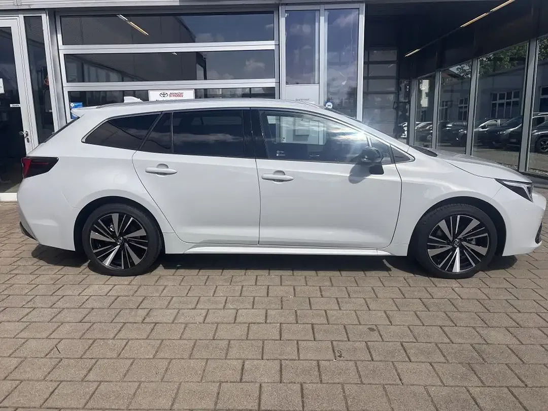 Toyota Corolla - Thumbnail 3
