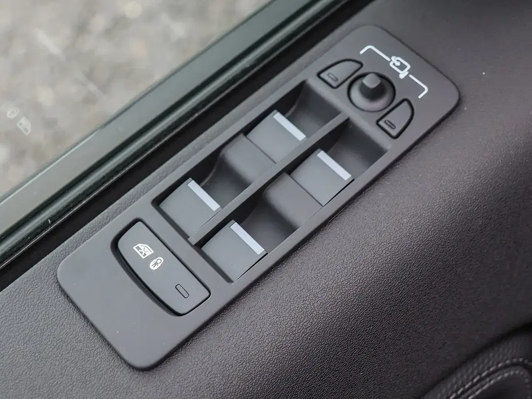 Land Rover Discovery Sport - Thumbnail 14