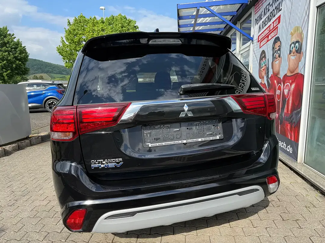 Mitsubishi Outlander - Thumbnail 2