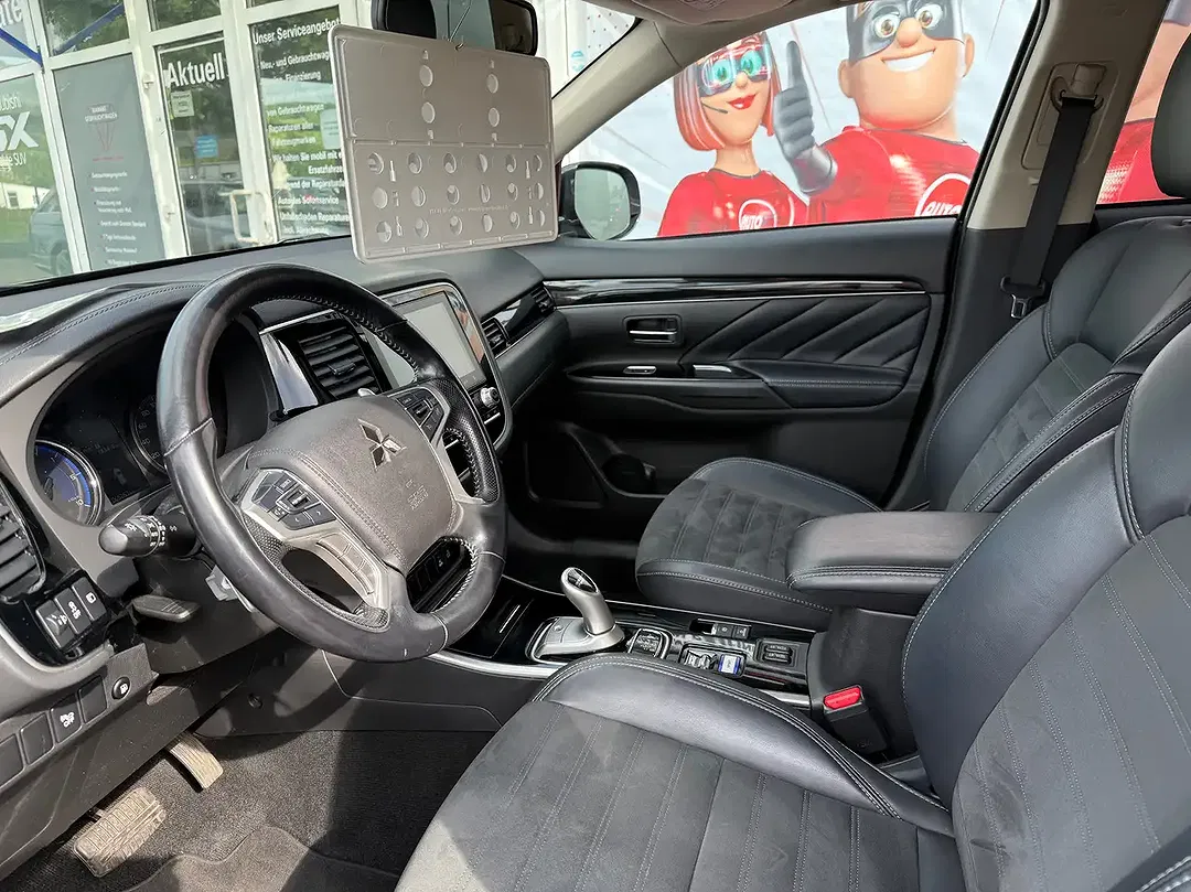 Mitsubishi Outlander - Thumbnail 6