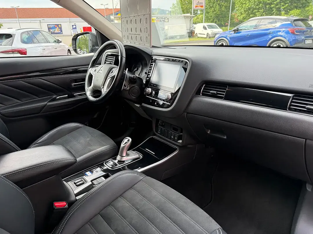 Mitsubishi Outlander - Thumbnail 8