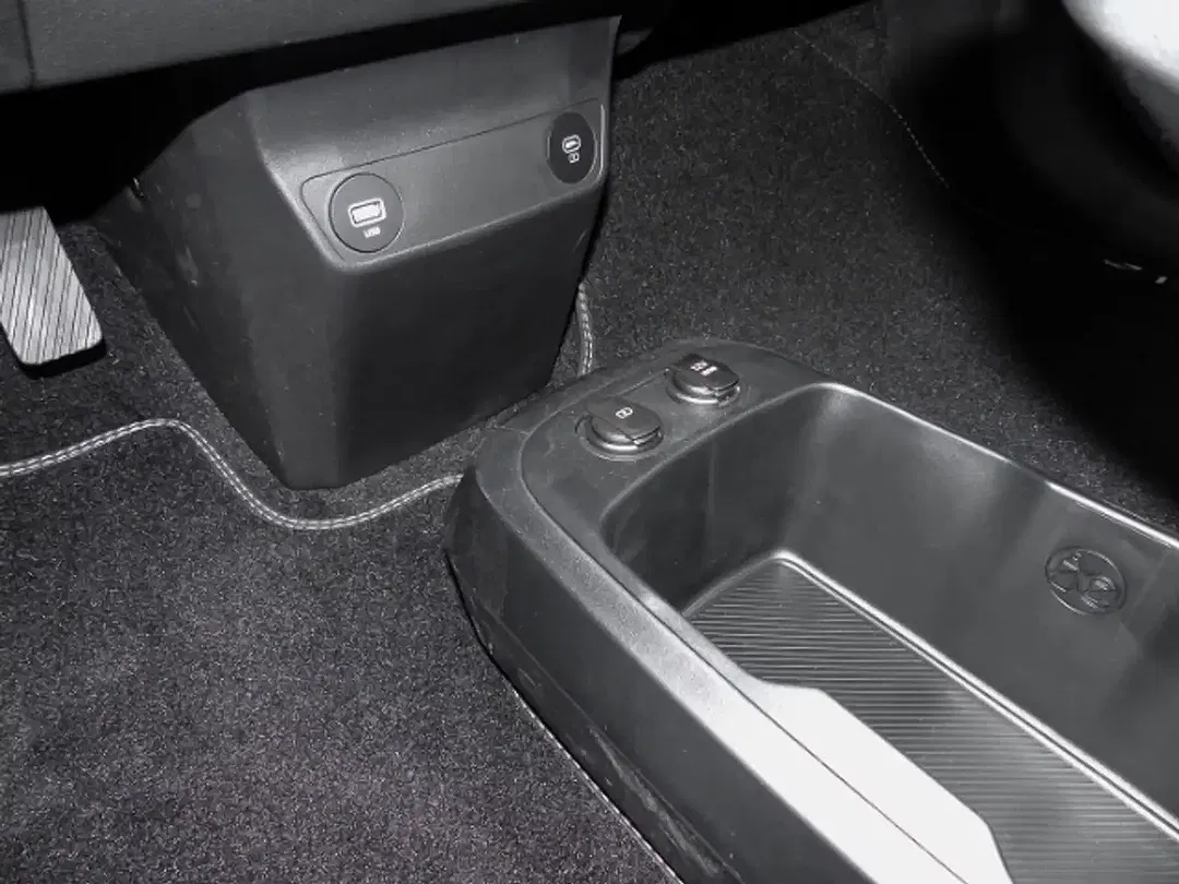 Kia EV6 - Thumbnail 10