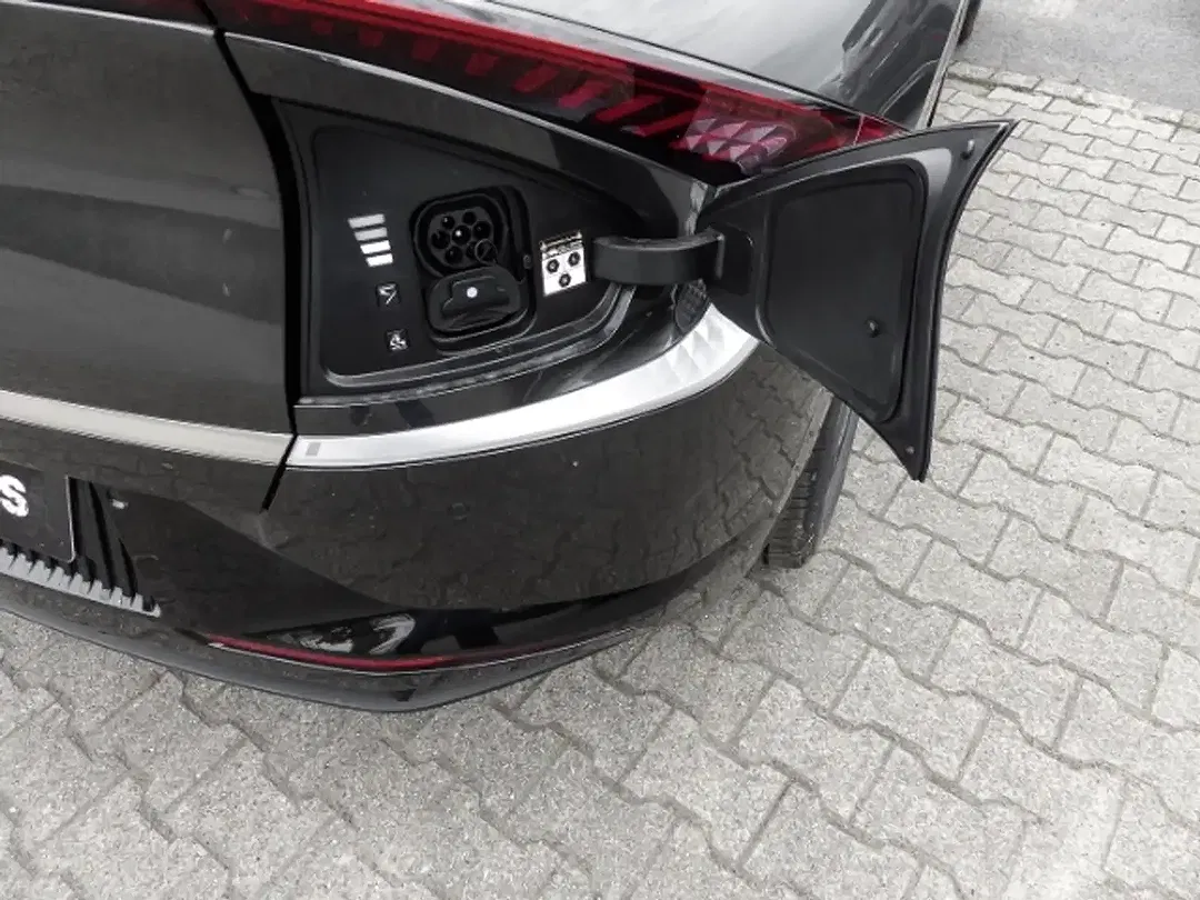 Kia EV6 - Thumbnail 16