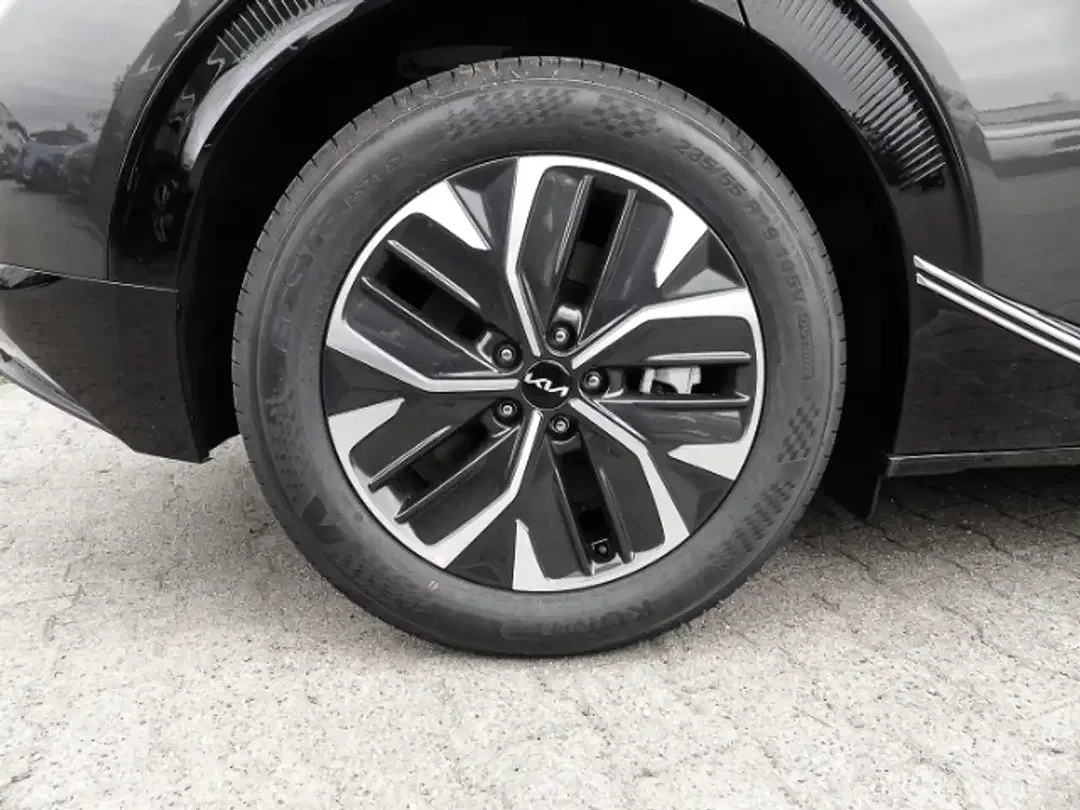Kia EV6 - Thumbnail 3