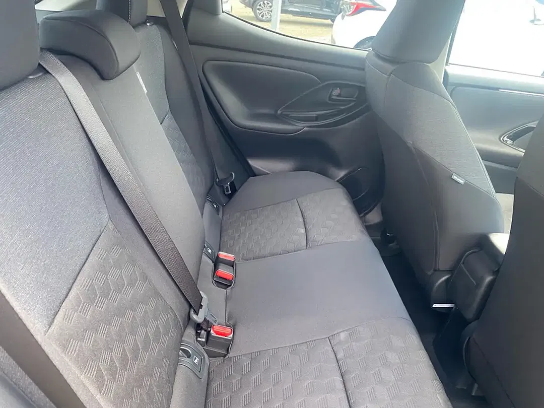 Toyota Yaris - Thumbnail 12