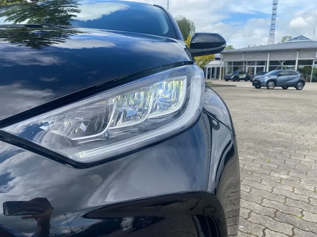 Toyota Yaris - Thumbnail 8