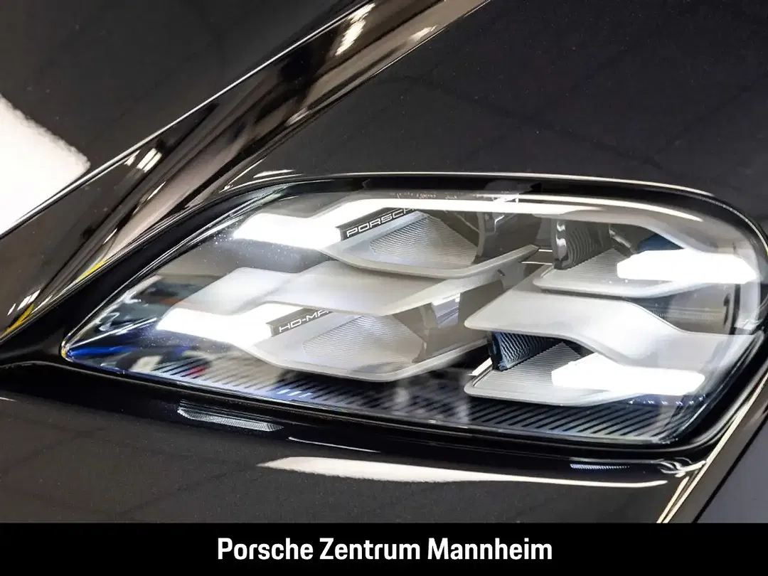 Porsche Taycan - Thumbnail 13