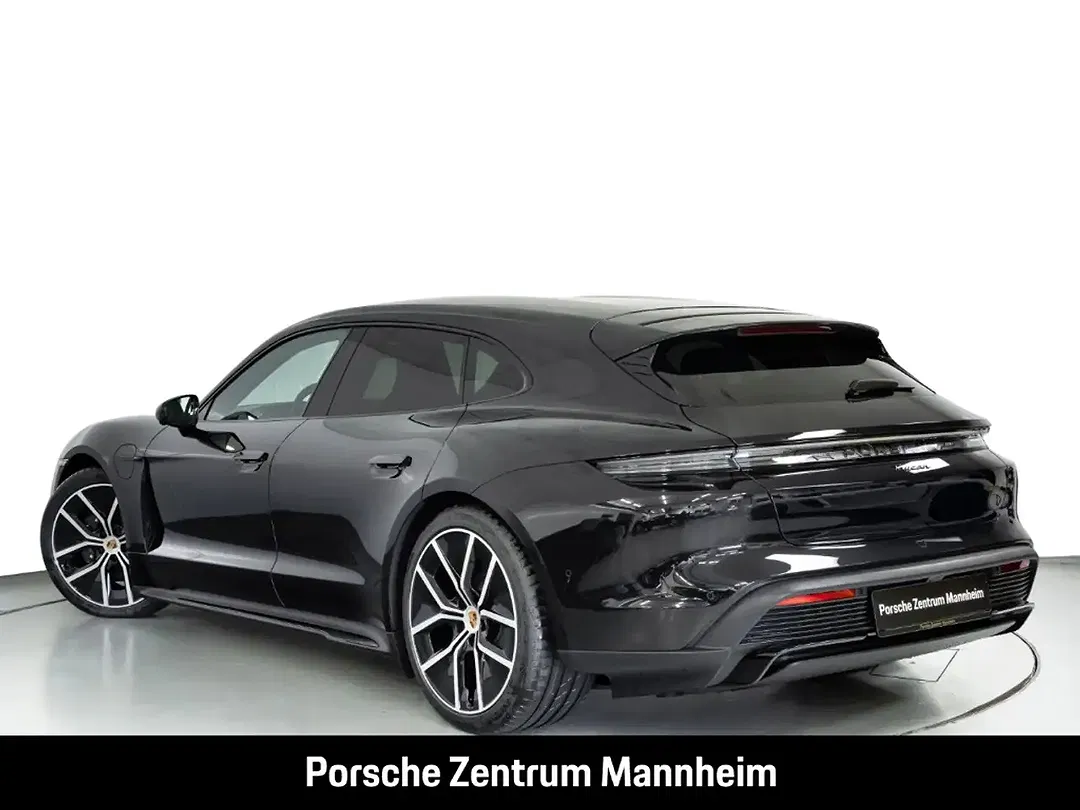 Porsche Taycan - Thumbnail 3