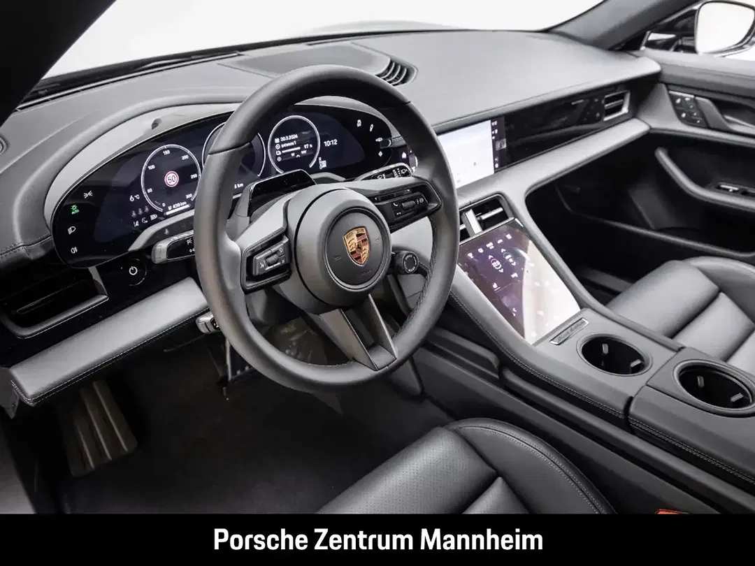 Porsche Taycan - Thumbnail 4
