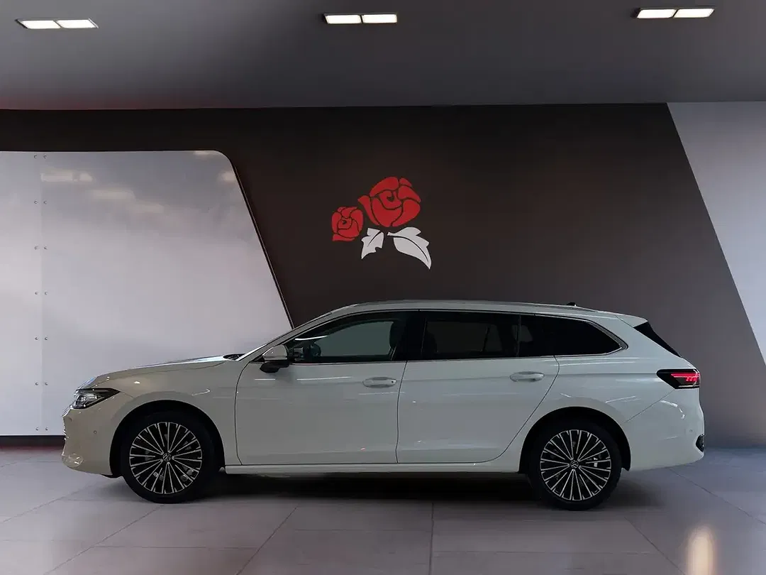 Volkswagen Passat Variant - Thumbnail 1
