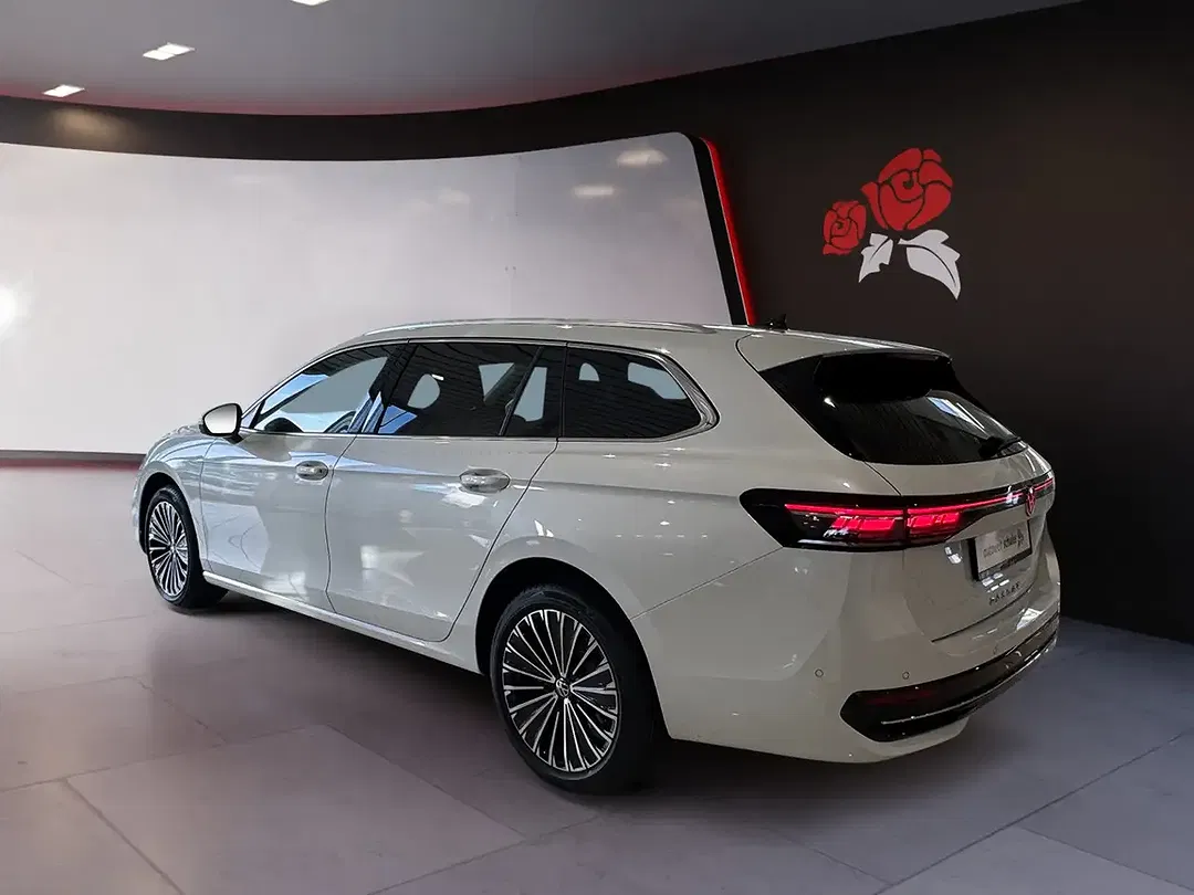 Volkswagen Passat Variant - Thumbnail 2