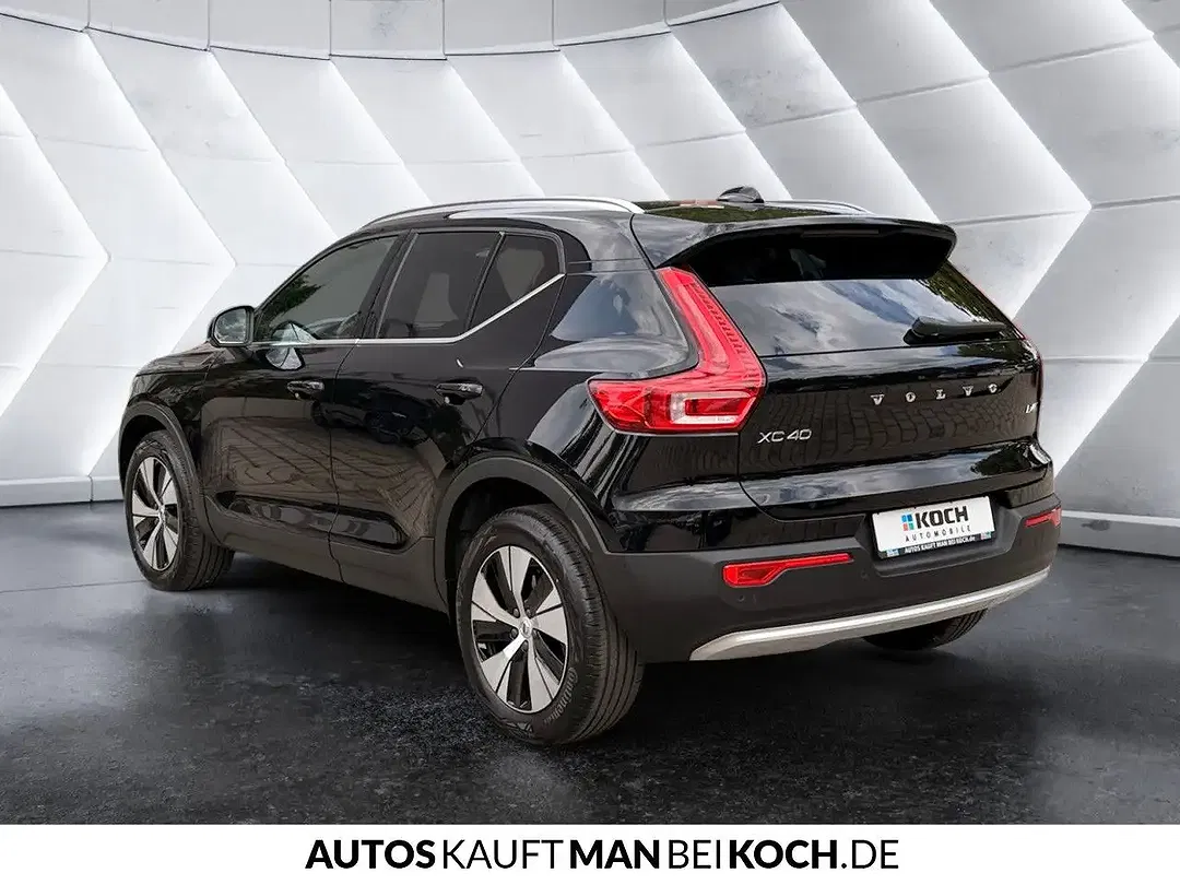 Volvo XC40 - Thumbnail 2