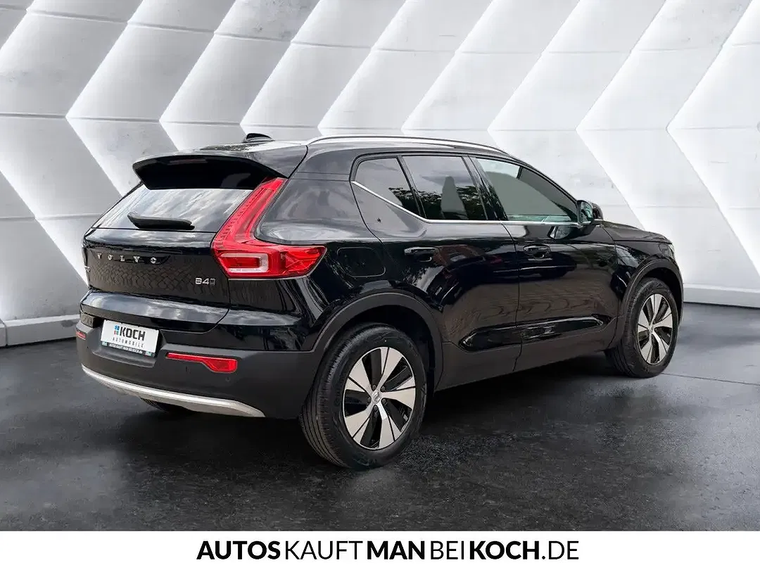Volvo XC40 - Thumbnail 3