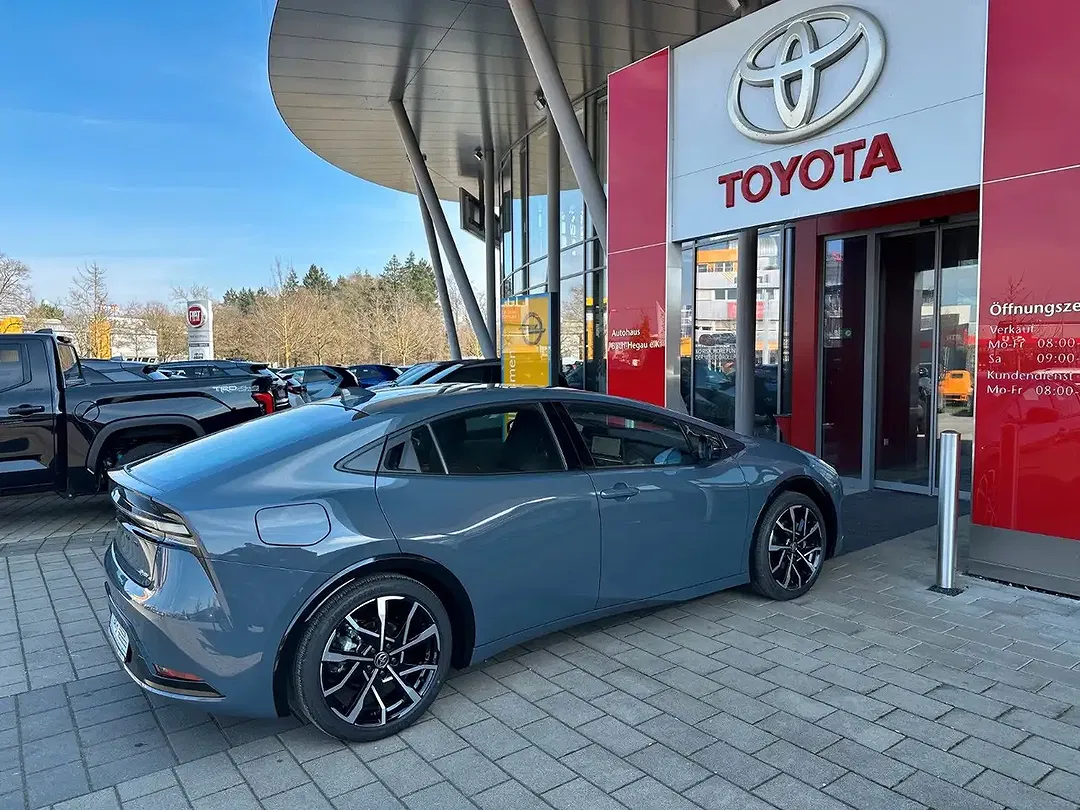 Toyota Prius - Thumbnail 6