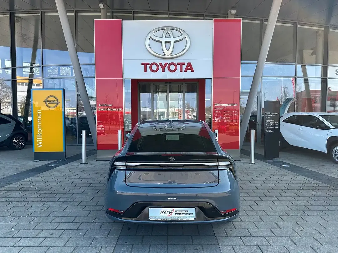 Toyota Prius - Thumbnail 7