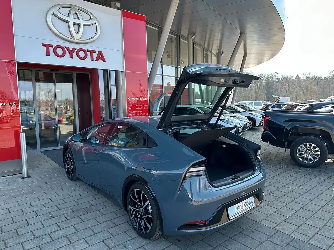 Toyota Prius - Thumbnail 9