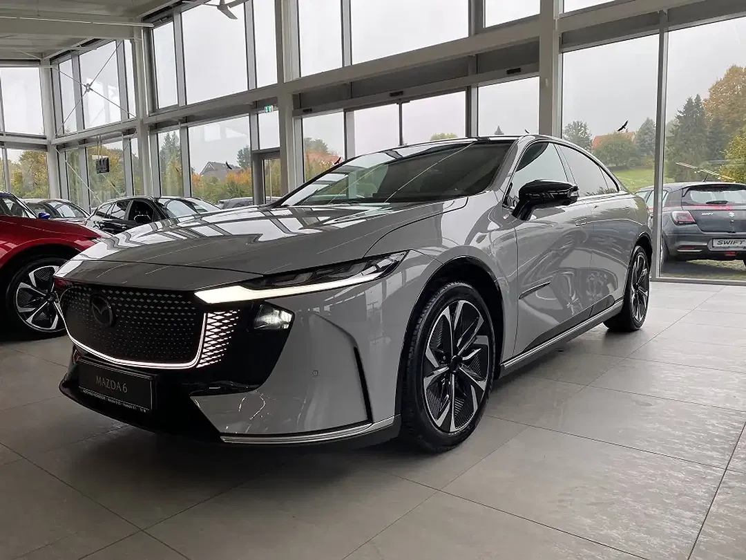 Mazda 6e - Thumbnail 1