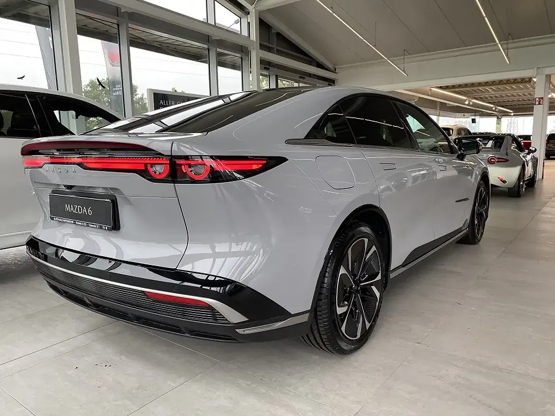Mazda 6e - Thumbnail 2