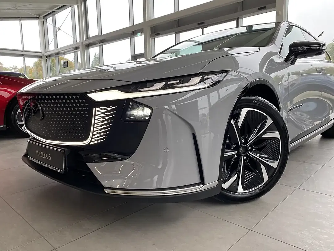 Mazda 6e - Thumbnail 4